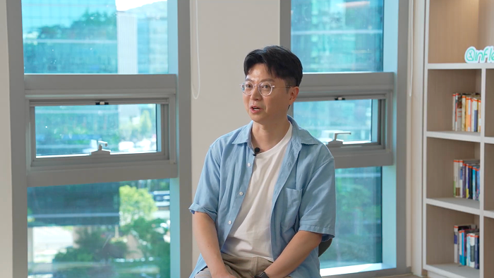 AI시대의 퍼포먼스, 그로스 마케터의 역할 차이를 설명하는 양승화님의 모습 AI시대의 퍼포먼스, 그로스 마케터의 역할 차이를 설명하는 양승화님의 모습